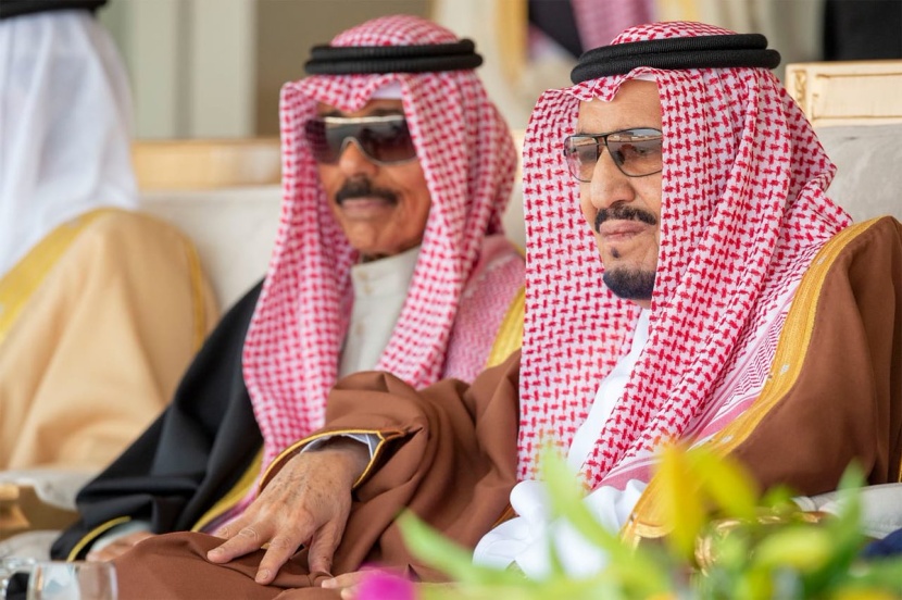 من يد الملك .. تتويج للإبل وملاكها 
