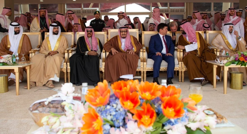 من يد الملك .. تتويج للإبل وملاكها 