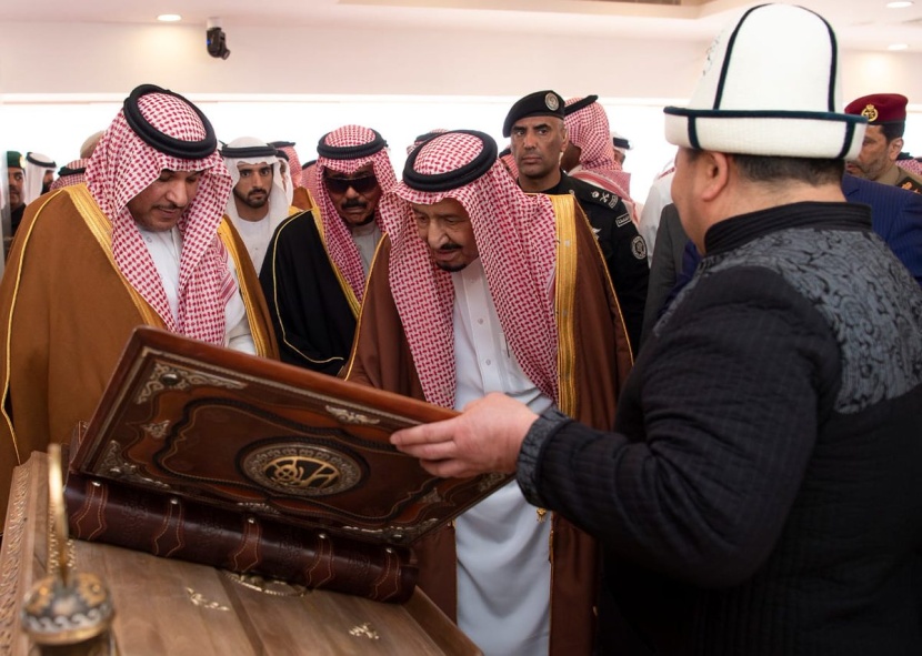 من يد الملك .. تتويج للإبل وملاكها 