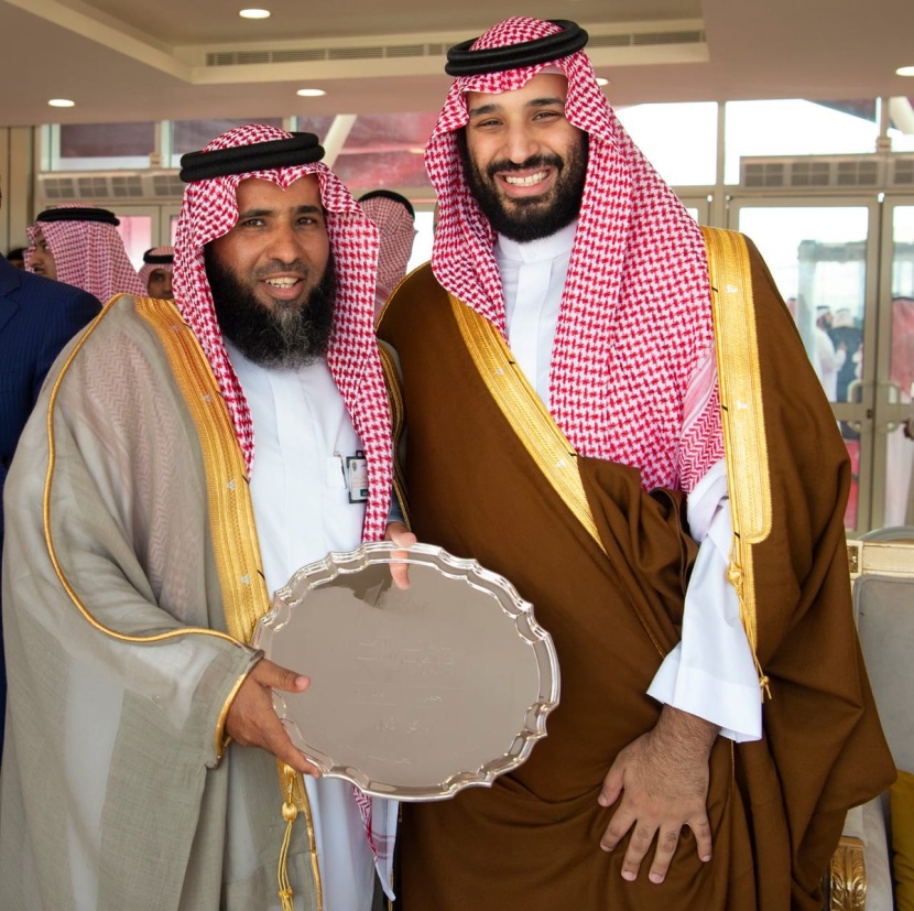 من يد الملك .. تتويج للإبل وملاكها 