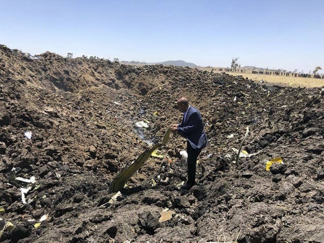 رئيس الخطوط الإثيوبية يتعهد بمعرفة سبب سقوط الطائرة المنكوبة