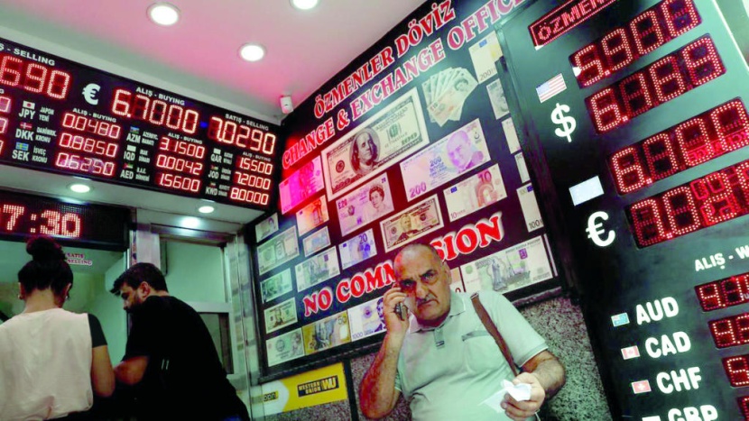 الأسهم التركية تهوي 5 % بفعل مبيعات الأجانب وضغوط الليرة
