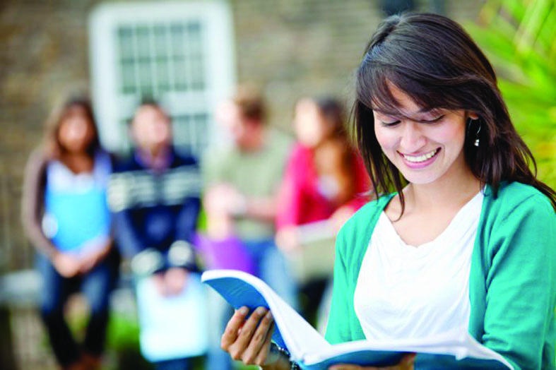 سباق تسلح لأجل دراسة ماجستير الأعمال .. بالمجان