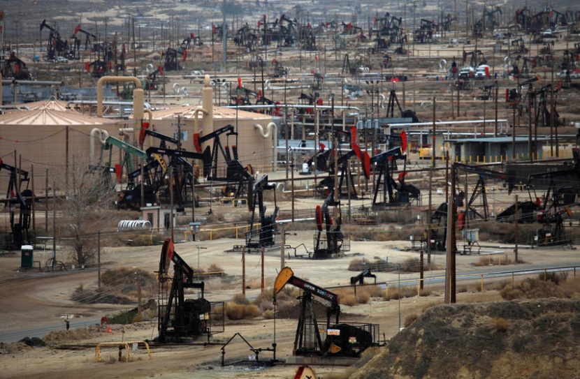 عدد حفارات النفط في أمريكا يهبط للمرة الأولى في ثلاثة أسابيع