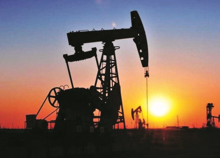 النفط يصعد إلى 75 دولارا لأول مرة في 2019 مع تشديد عقوبات إيران