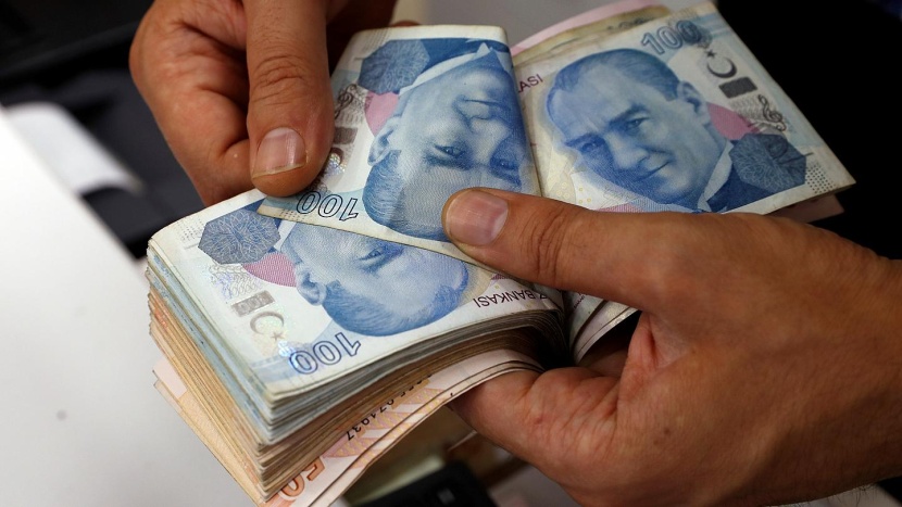 الليرة التركية تتراجع بـ 1.5% أمام الدولار