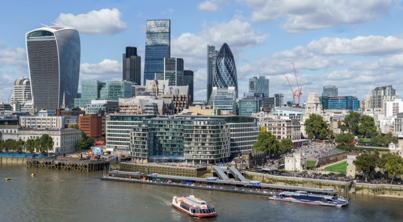 خطوط العالم المالية النابضة تنادي بمغادرة لندن
