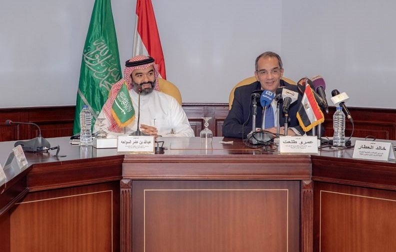 وزير الاتصالات يبحث مع نظيره المصري تعزيز التعاون المشترك لتحقيق التحول الرقمي المنشود