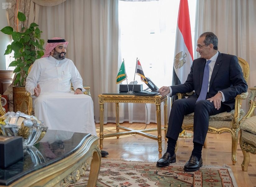 وزير الاتصالات يبحث مع نظيره المصري تعزيز التعاون المشترك لتحقيق التحول الرقمي المنشود