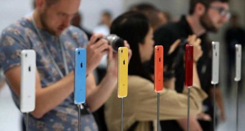 "آيفون XR".. أبل تفاجئ الجميع بـ"ألوان غير مسبوقة"