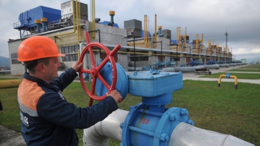 "توتال" و "إيني" يجمدون مدفوعات النفط الروسي الملوث 