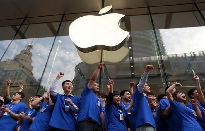 خوفا من الانتقام.. "أبل" تدرس نقل ثُلث عملياتها لخارج الصين