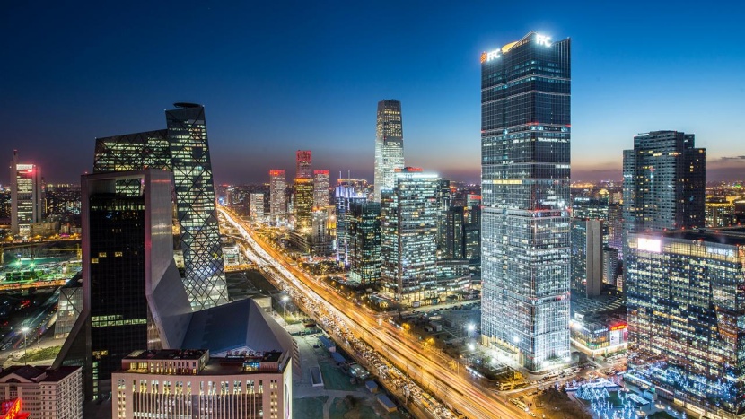بكين تعد الشركات المتعددة الجنسيات بفتح أسواقها أكثر أمامها