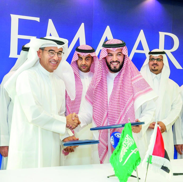 الهلال فوق الأبراج