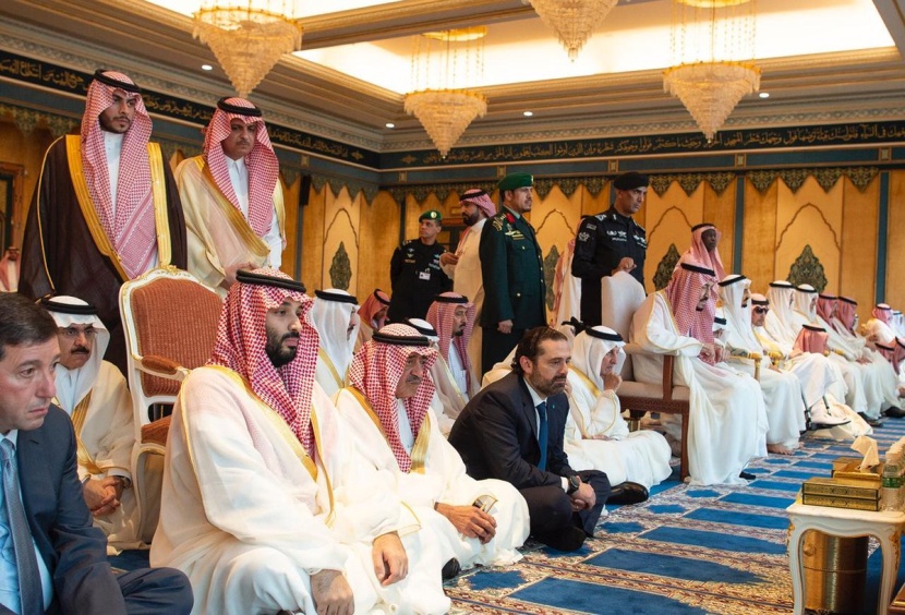 الملك سلمان يؤدي صلاة عيد الفطر مع جموع المصلين في المسجد الحرام