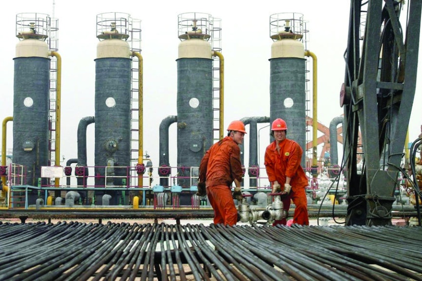 5 عوامل تدعم أسعار النفط .. أبرزها المخزونات والإنتاج الصناعي الصيني