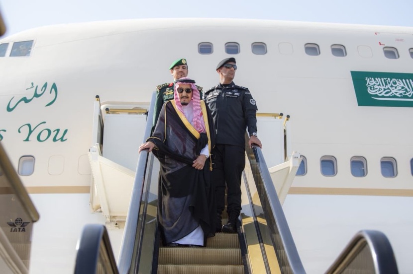 خادم الحرمين الشريفين يصل إلى نيوم