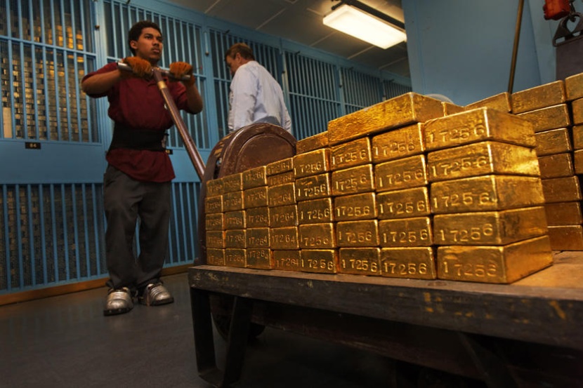 لأول مرة منذ 6 أعوام .. أسعار الذهب ترتفع إلى ذروتها فوق 1450 دولارا