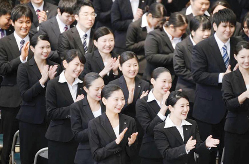 في اليابان.. تصدعات «إيجابية» في سقف الاقتصاد النسائي