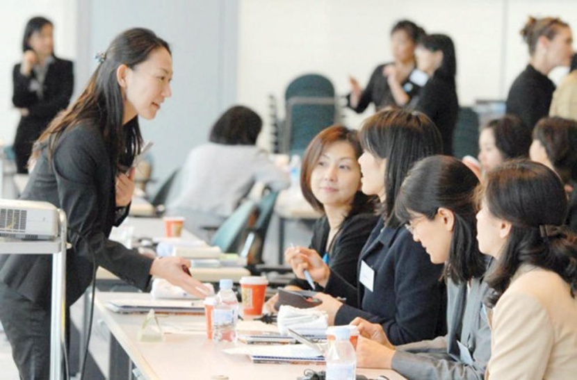 في اليابان.. تصدعات «إيجابية» في سقف الاقتصاد النسائي