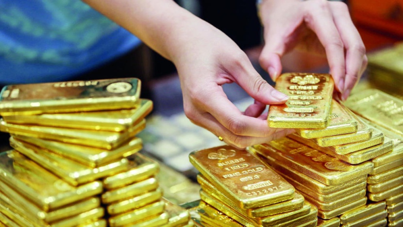 تراجع السندات يدفع المستثمرين لطلب الحماية من الذهب