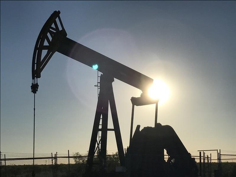 النفط يصعد بفعل تراجع مخزون أمريكا وتوترات الشرق الأوسط ومحادثات التجارة