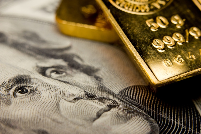 ارتفاع طفيف لأسعار الذهب في التعاملات الأمريكية مع ارتفاع الدولار