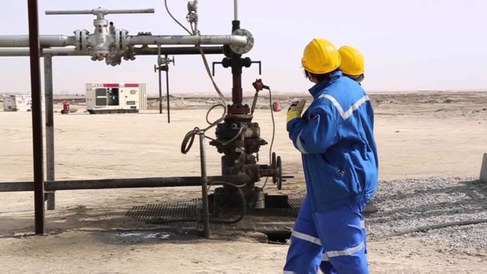 الكويت تخفض أسعار بيع النفط الخام للمشترين الآسيويين في سبتمبر