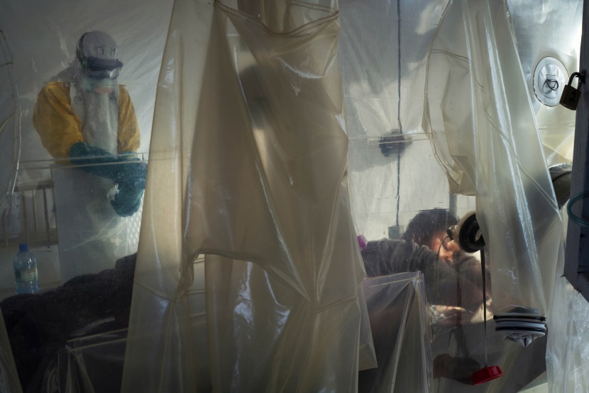 دواءان جديدان يعززان معدلات بقاء المصابين بالإيبولا على قيد الحياة