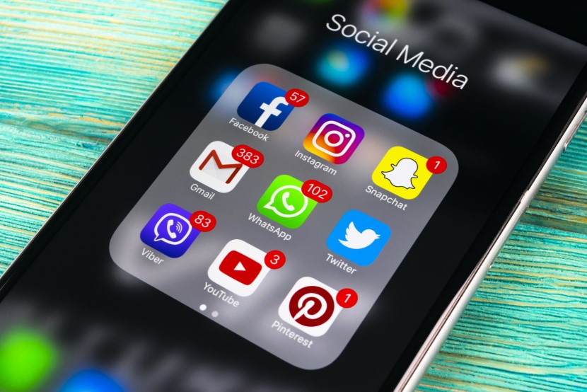 قائمة الشعوب التي تمضي أوقات طويلة على مواقع التواصل
