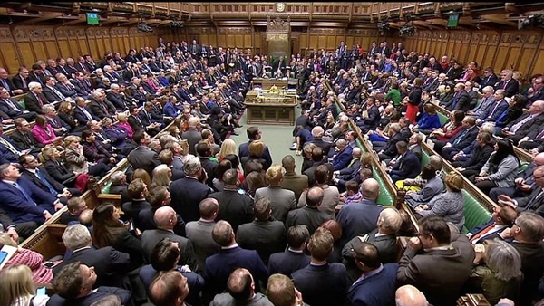 نواب بريطانيون يطالبون البرلمان للانعقاد حالا لبحث بريكست