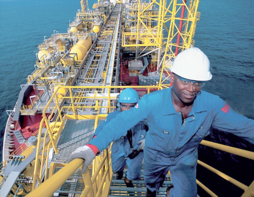 النفط مقابل الوقود .. صفقة نيجيرية مع 15 شركة عالمية