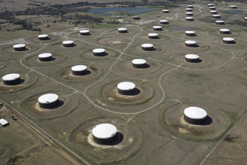 انخفاض مخزونات النفط الأمريكية مع زيادة مصافي التكرير الإنتاج