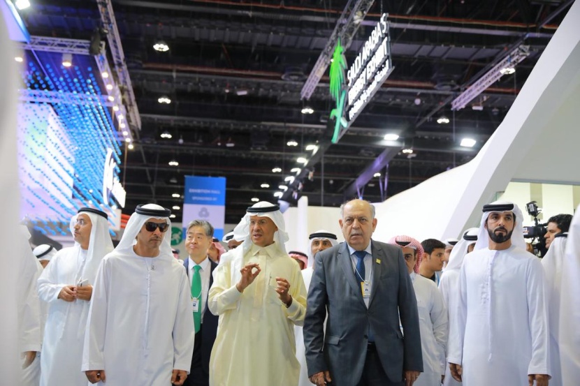 الأمير عبدالعزيز بن سلمان يطلع على مشروعات كهرباء ومياه دبي في مجال الطاقة المتجددة
