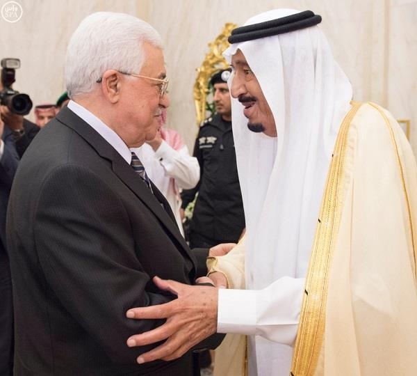 في اتصال هاتفي مع خادم الحرمين ..الرئيس محمود عباس يدين الهجوم على أرامكو