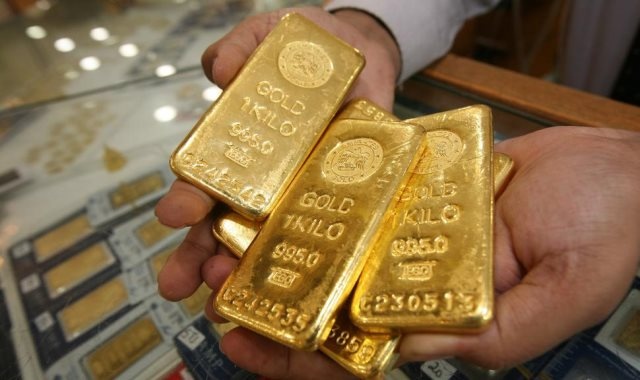 الذهب يهبط 1% بفعل تعليقات باول