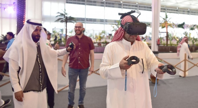 "شواهيق" يستخدم تقنية الهولجرام الثلاثي الأبعاد لطير الشاهين في معرض الصقور ويحاكي تجربة الصيد بالـ VR
