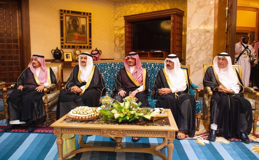 الملك سلمان يبحث مع رئيس وزراء باكستان مستجدات الأوضاع