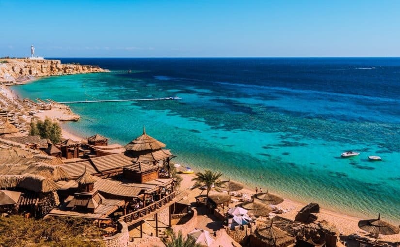 بريطانيا تلغي القيود المفروضة على الرحلات الجوية لمدينة شرم الشيخ 
