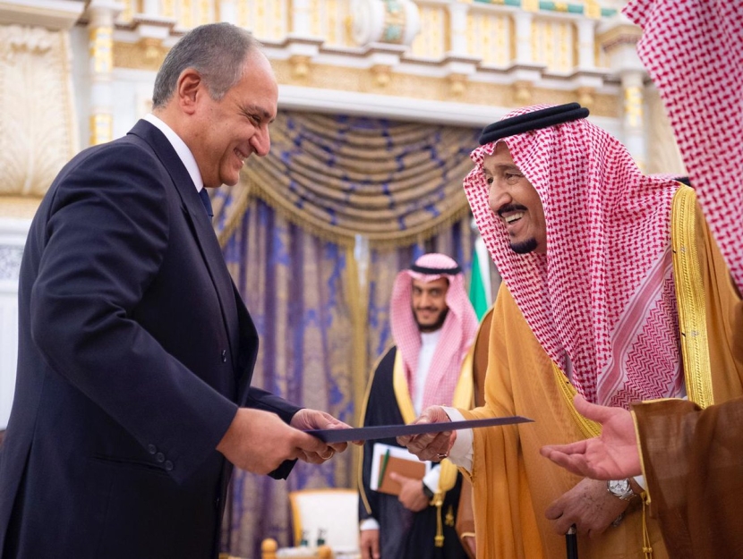 خادم الحرمين الشريفين يتسلم أوراق اعتماد عدد من سفراء الدول
