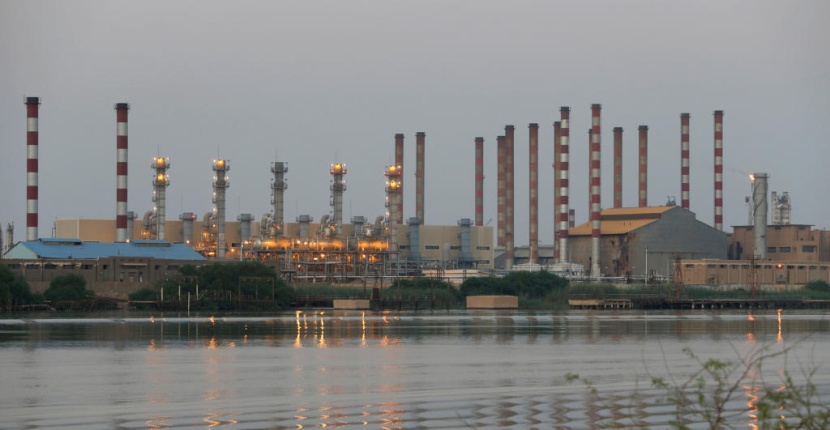 العقوبات تخنق صناعة الطاقة الإيرانية .. صادراتها النفطية انخفضت 80 %