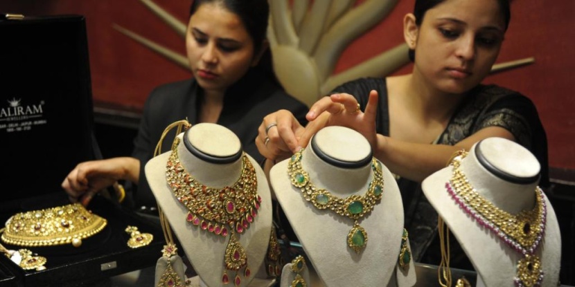 تقهقر واردات الهند من الذهب 68 % يكبح مكاسب الأسواق