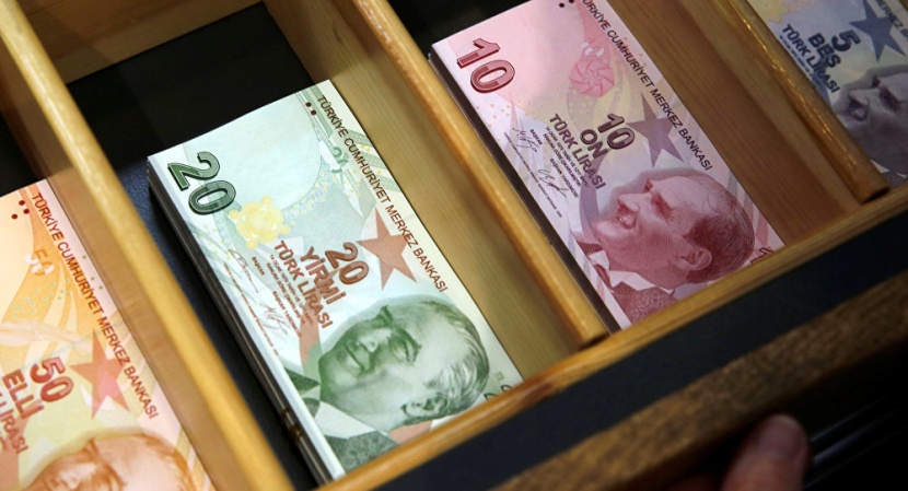 الليرة التركية تواصل انخفاضها وتصل إلى 5.8 مقابل الدولار