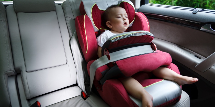 جهاز يمنع نسيان الأطفال في السيارات