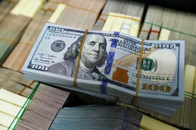 الدولار يرتفع بفعل تدهور العلاقات الأمريكية الصينية 