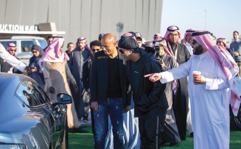 رونالدينهو أول المشترين