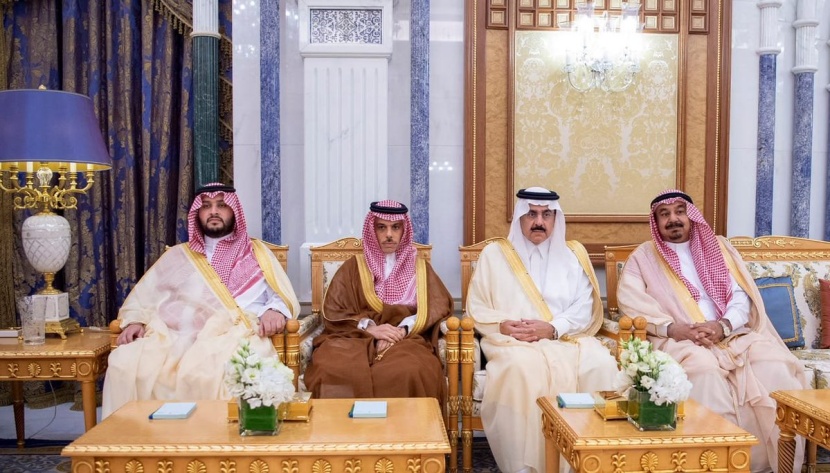 خادم الحرمين الشريفين يتسلم رسالة من رئيس وزراء ماليزيا