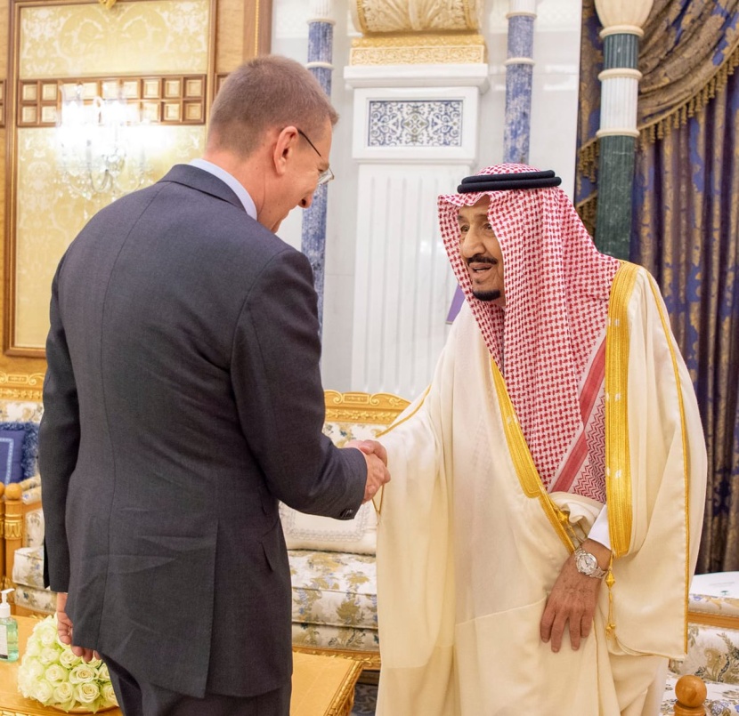 الملك يبحث مع وزير خارجية لاتفيا سبل تطوير وتعزيز العلاقات