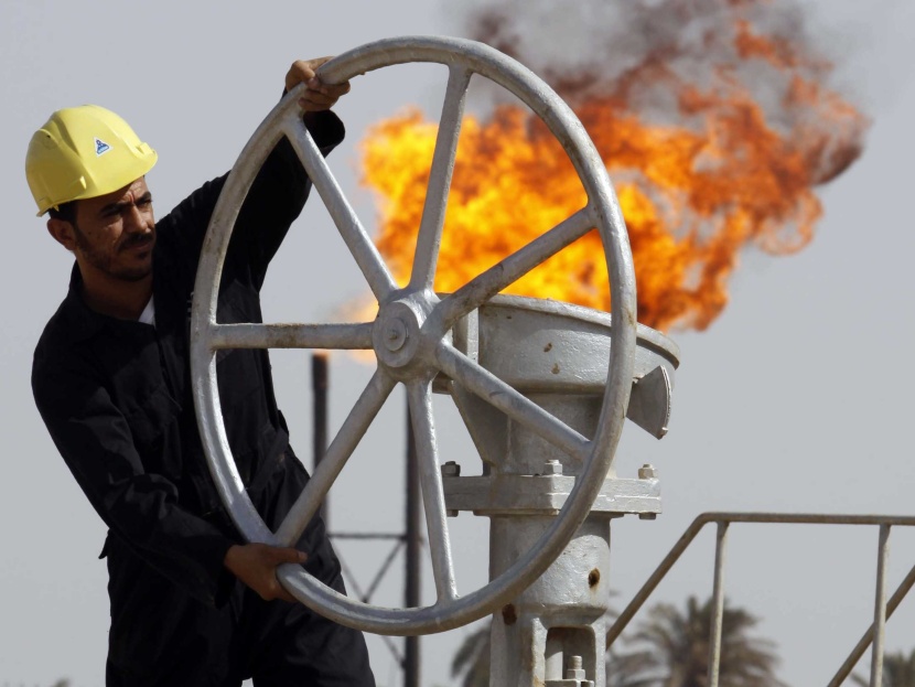 وزير النفط العراقي: أوبك وحلفاؤها قد يرفعون تخفيضات الإنتاج إلى 1.6 مليون برميل يوميا