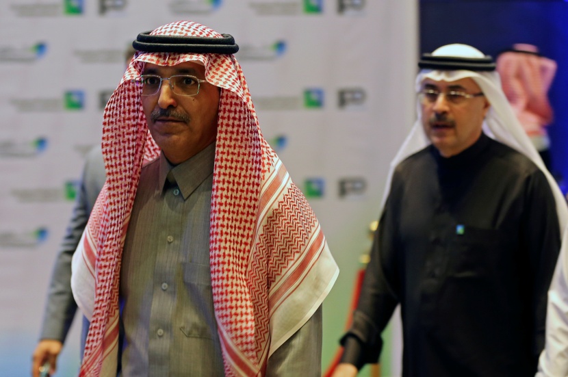 قصة مصورة : سهم أرامكو يرتفع بالنسبة القصوى في أول أيام إدراجه في السوق السعودية
